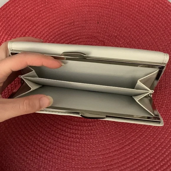Off-White / Light Beige Genuine Leather Wallet - Picture 13 of 14